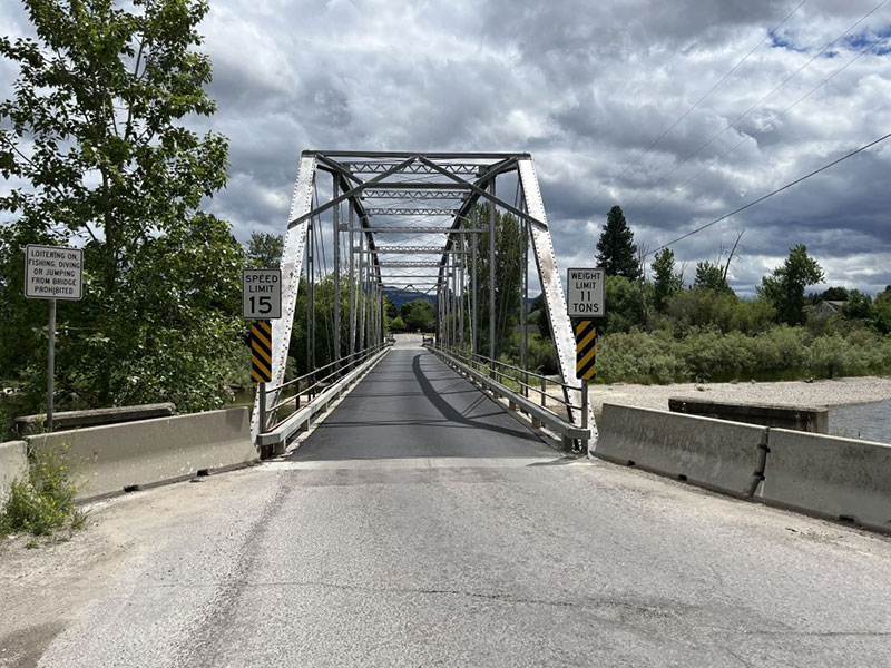 Maclay Bridge West approach looking East with load posting signs.