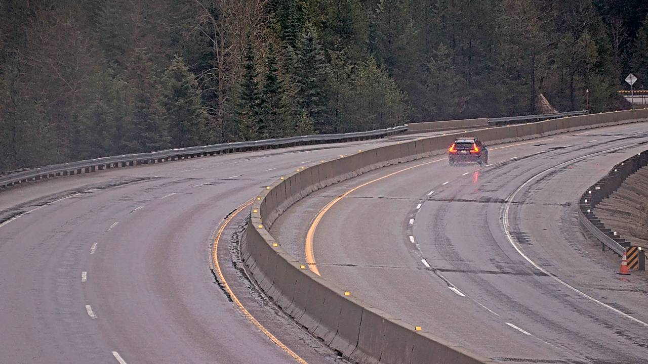 Southeast Curve Elev 3708 - 12/16/2025 04:15 PM